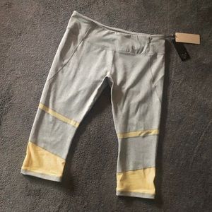 NEW! Calia Mid Rise Capri leggings